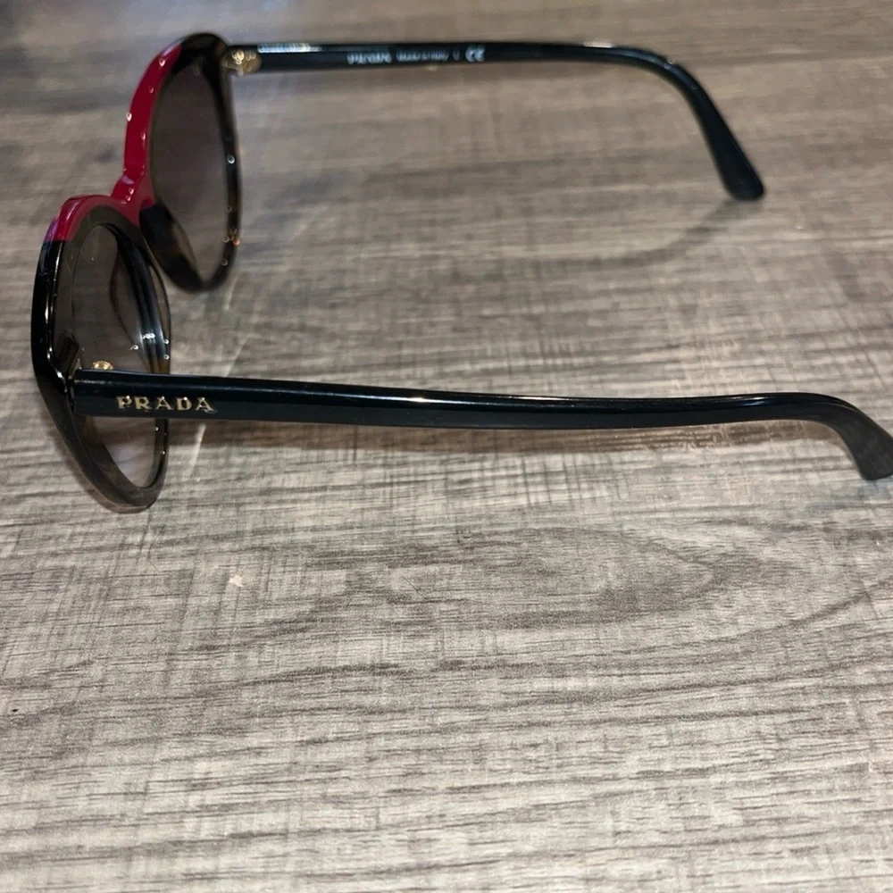 Prada authentic cat eye tortoise shell sunglasses Gradient lenses